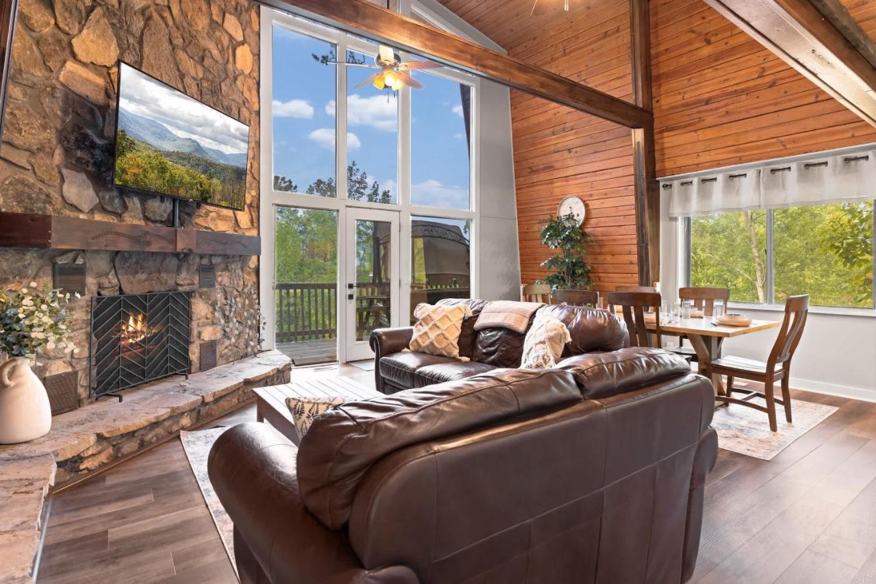 Secluded Cabin for 10 with Game Room Near Pkwy - B&B Pigeon Forge