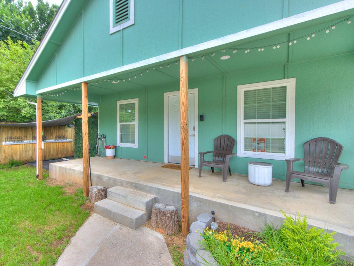 OKC Casita - Newly Remodeled, Modern 2 BR home - Family and pet friendly Plus Hot tub - Ferienwohnung Oklahoma City