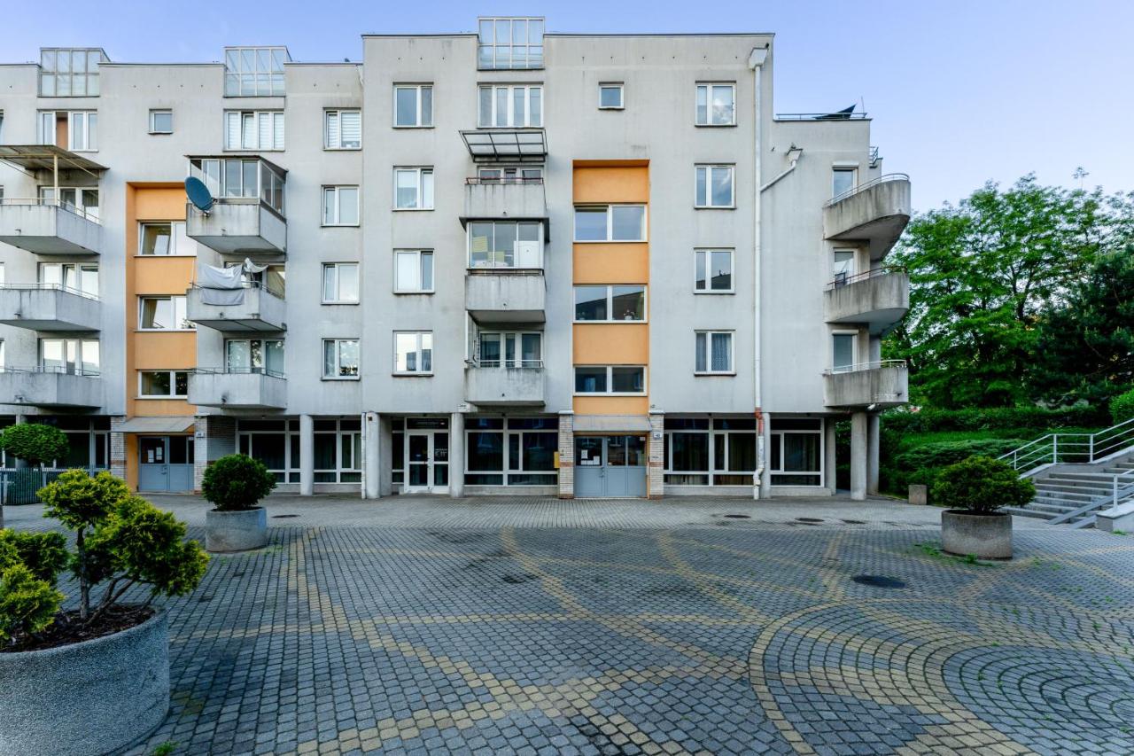 Osiedle Oświecenia Comfort Apartment by BookingHost - B&B Cracovia