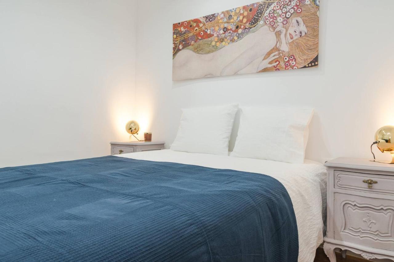 Lisbon Downtown Tiles Apartment - B&B Lisbon