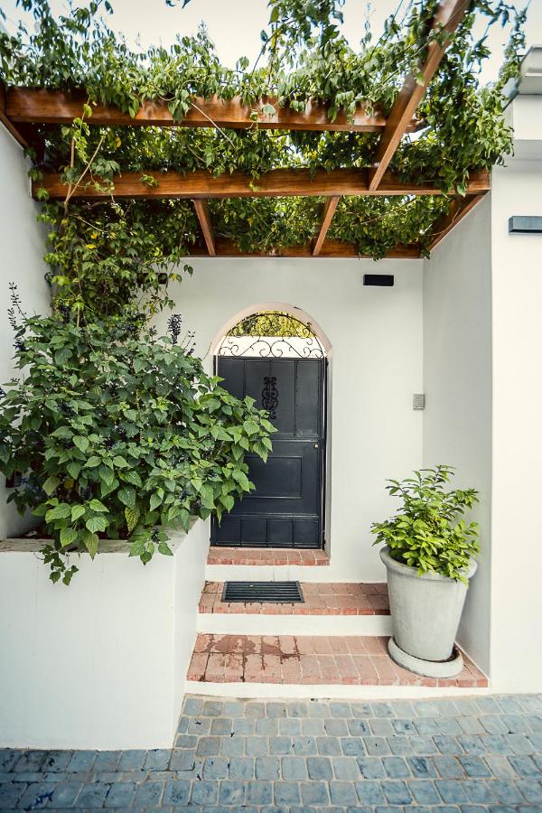 Roubaix House - A Heritage Retreat in the Heart of Franschhoek - B&B