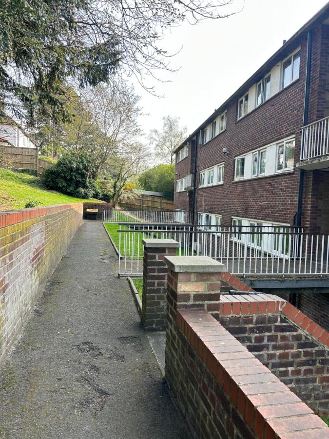 2 bed flat in Purley Less than 30 minutes to central London - B&B
