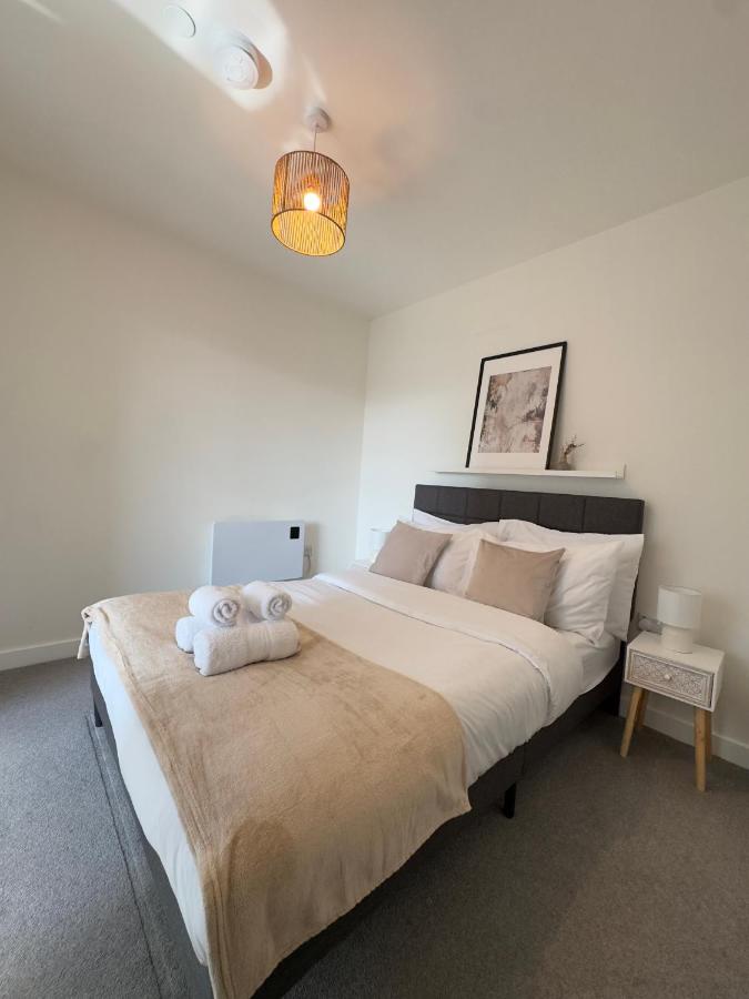 Modern and Stunning 1 Bed near Old Trafford and City Centre - B&B