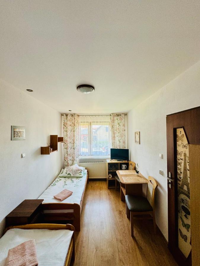 Camera Doppia con Letti Singoli con Bagno Privato