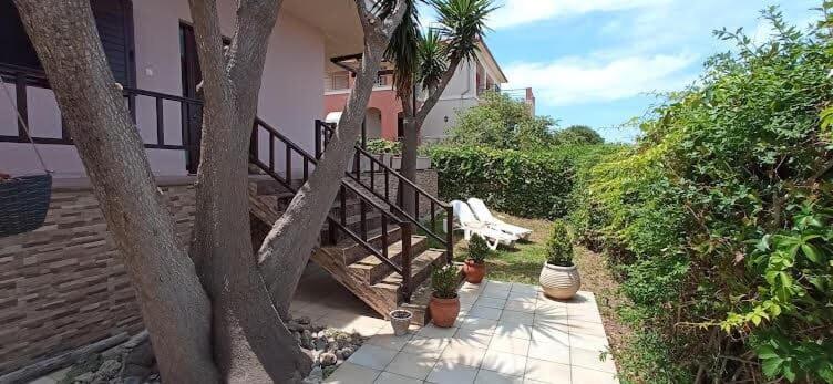 Skafidia Villa Yucca - Garden Haven Retreat - B&B Skafidiá