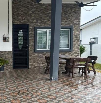 Semi-D Homestay Triang - Ferienwohnung Kampung Kerayung Baharu