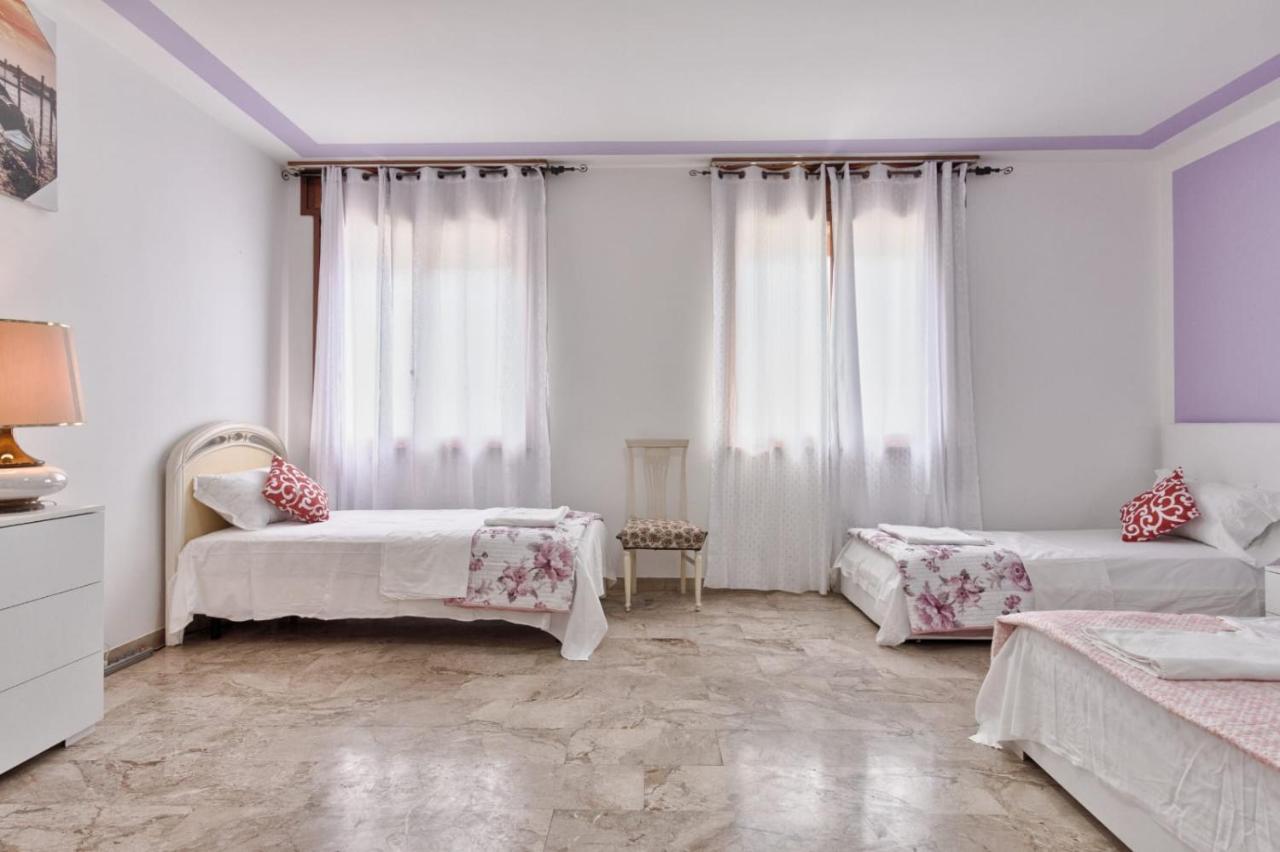 Camera Quadrupla con Bagno in Comune 