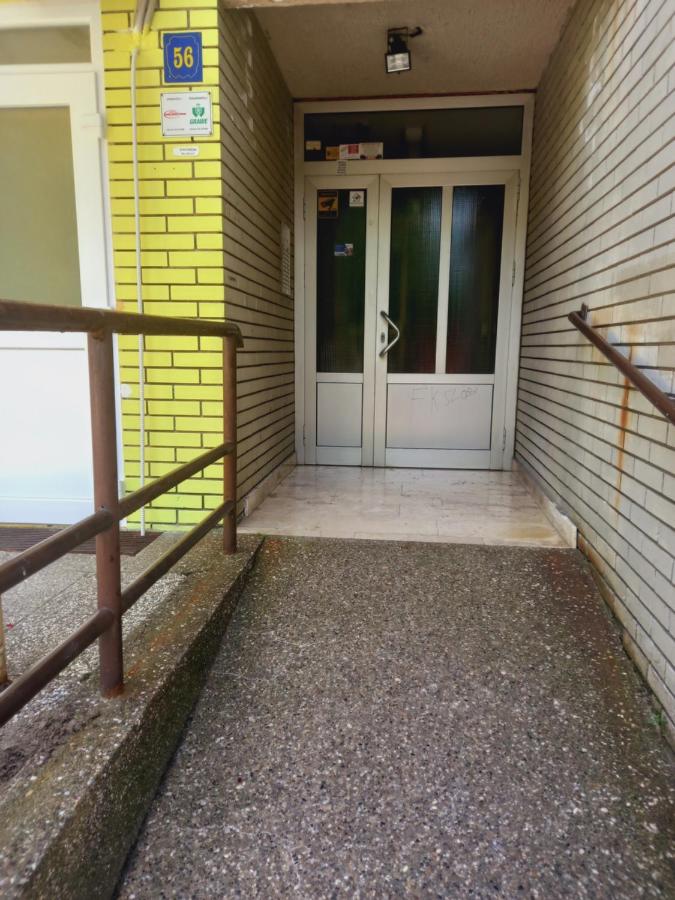 Ena Apartment - Ferienwohnung Tuzla