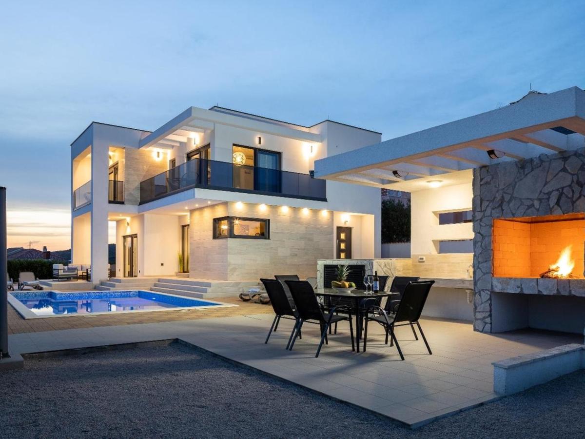 Villa Azure - A Coastal Luxury Retreat - Ferienwohnung