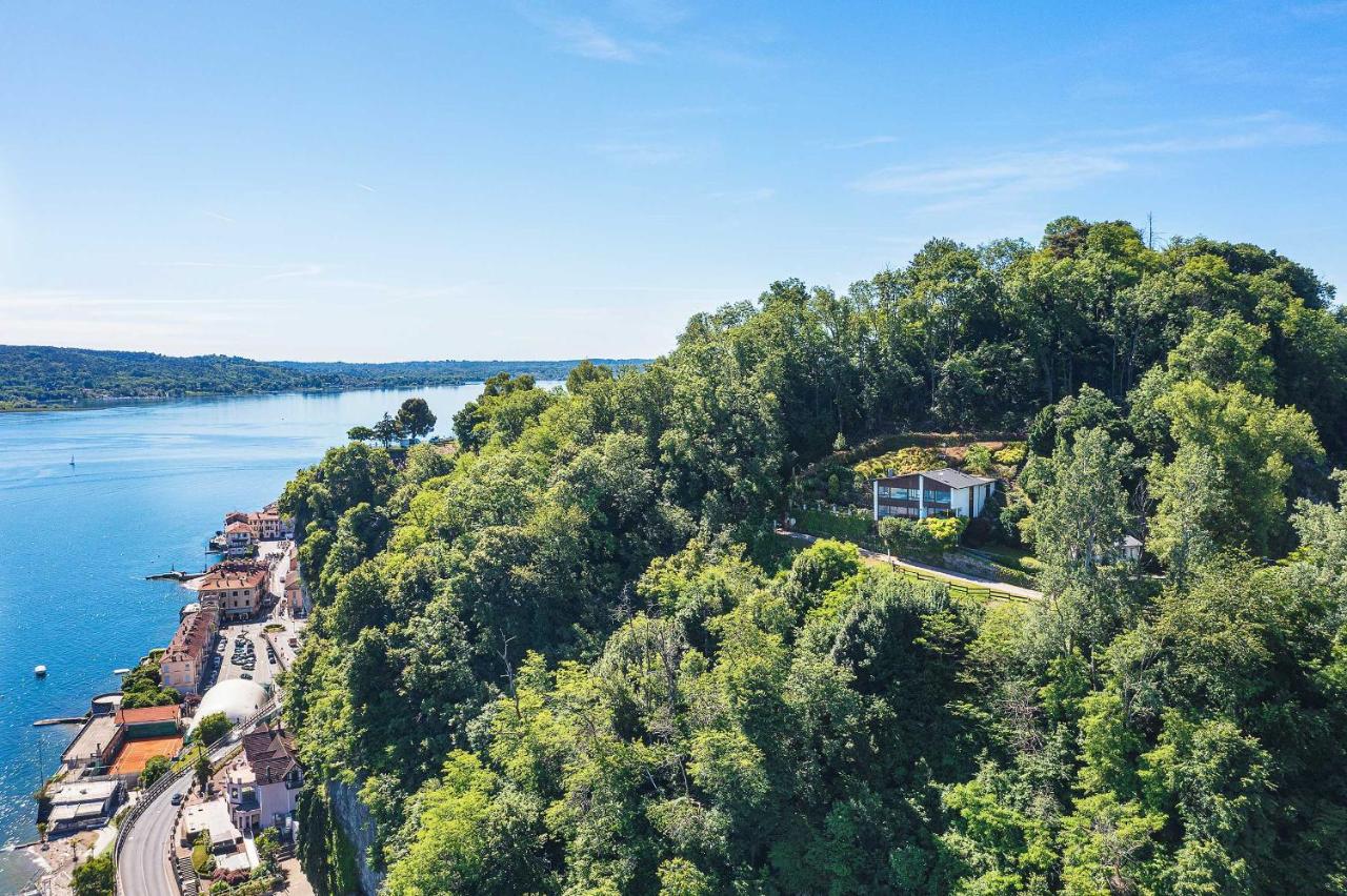 Stylish villa & spectacular views! - Villa La Rocca - Bed and Breakfast Arona