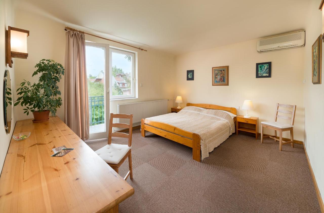 Camera Matrimoniale con Letto Supplementare
