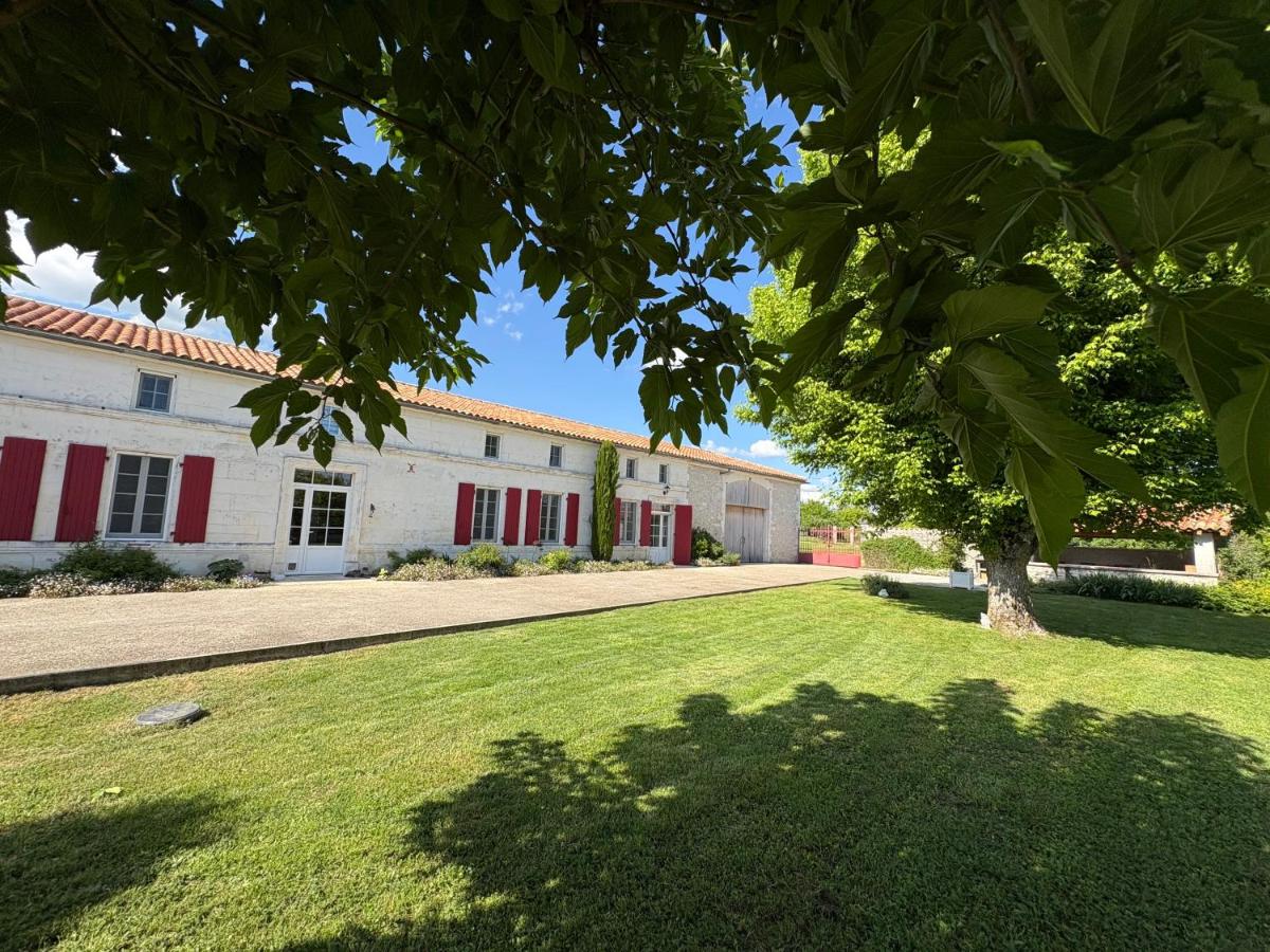 Gîte Les Vignes à Bellevigne à 20 minutes de Cognac et d'Angoulême - En Charente au coeur de la région cognaçaise - Bed and Breakfast Saint-Médard