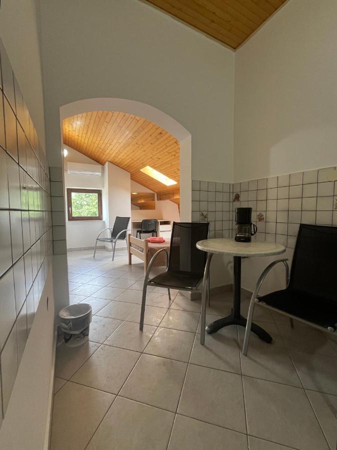 Camera Doppia con Letti Singoli con Bagno Privato 