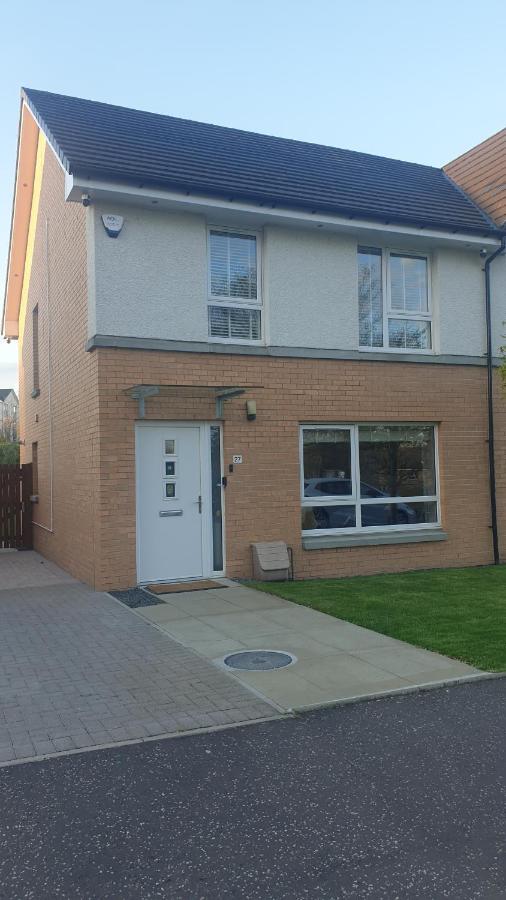 Entire Spacious 3-Bed Family Home, City Centre, Free Parking, Garden - B&B