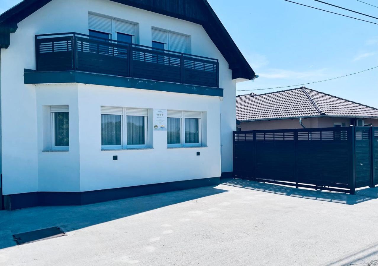 Mátyás Vendégház - B&B