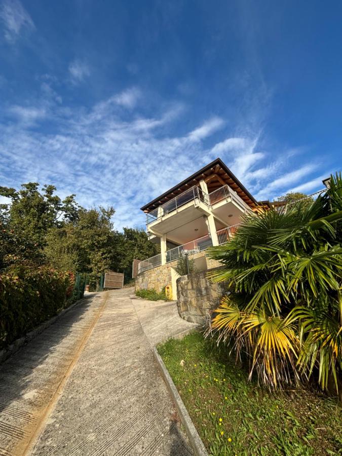 Appartamento in villa con terrazza vista mare - pet friendly - B&B
