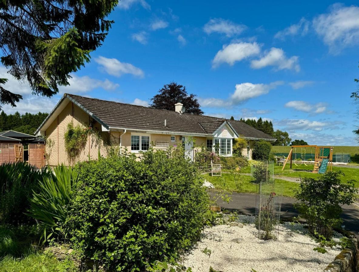 FINN VILLAGE "Mountain View Cottage" Private Garden, 9-seater HOT TUB, Firepit & Pizza Stove - Bed and Breakfast Drymen