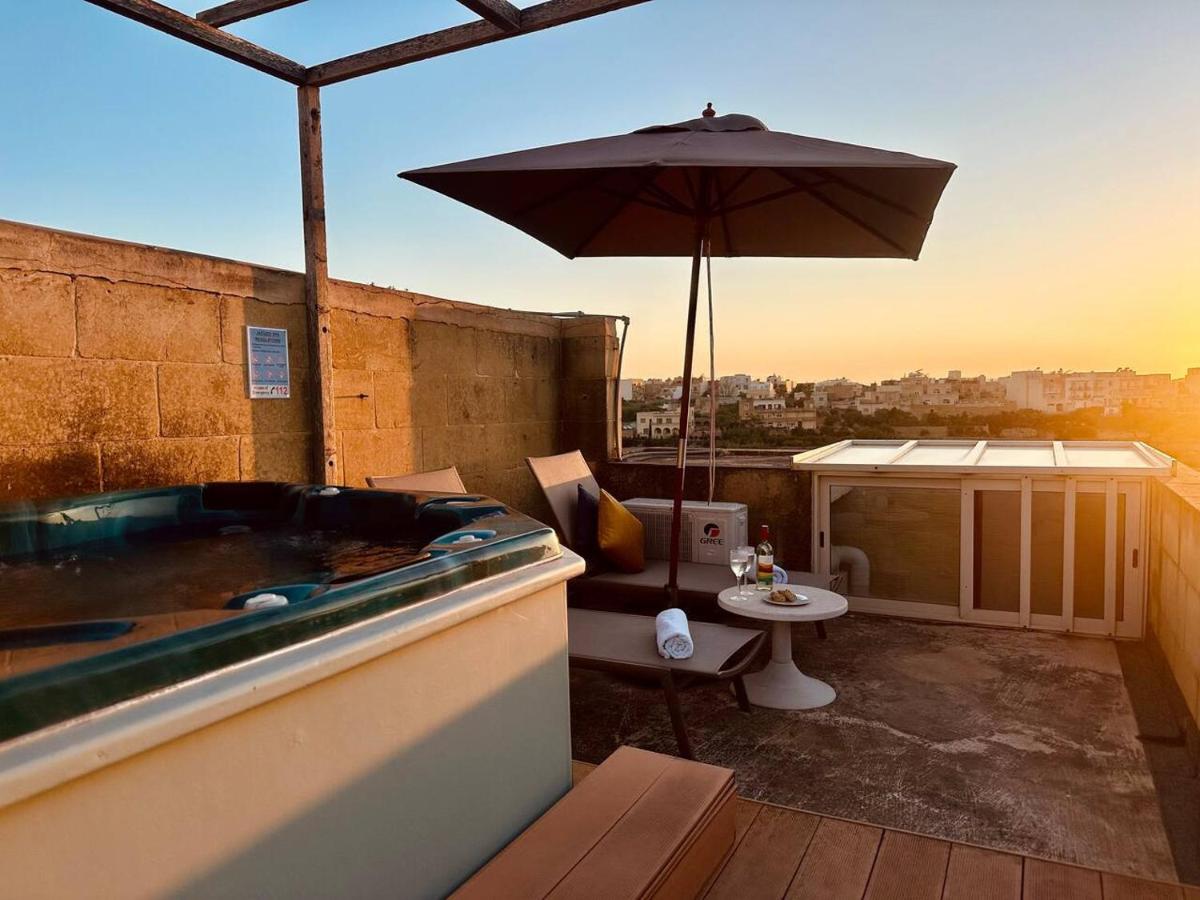 Mohba Townhouse Private Roof Top Jacuzzi BBQ - Bed and Breakfast Xagħra