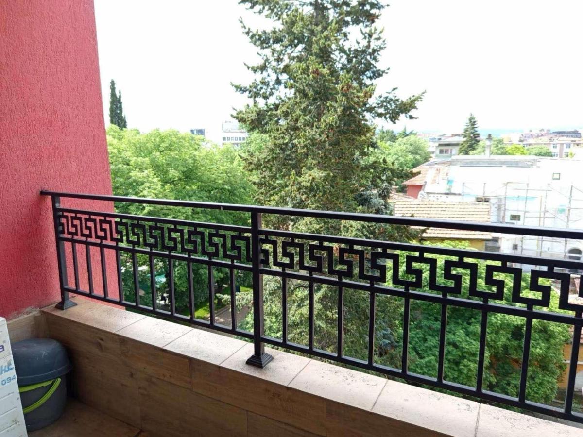 Kazanlak CENTRAL Studio Apartment Guesthouse Flat, Glorious Views & Free Parking! Self Check-in, Super place ! - B&B