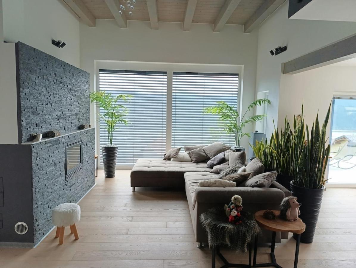 Modern house in the woods with a view of Millstättersee - B&B Millstatt