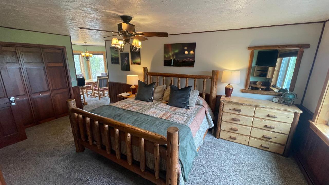 Suite with Mountain View