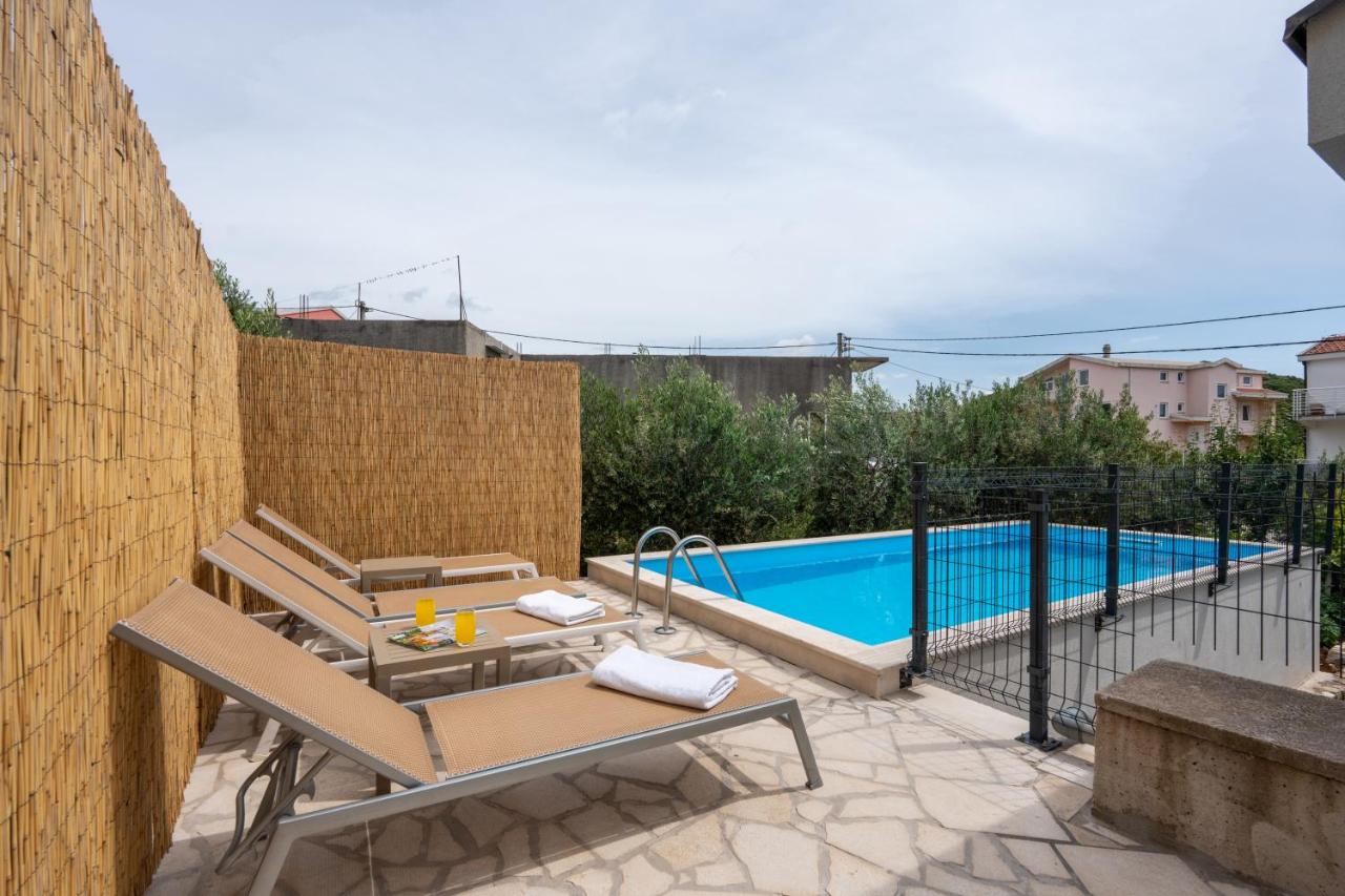 Apartman s bazenom Iva - Bed and Breakfast Neum