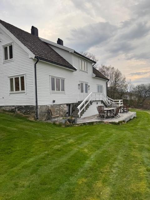 Hus med båt på Jørpeland, nærhet til strand og Pulpit Rock - B&B Strand