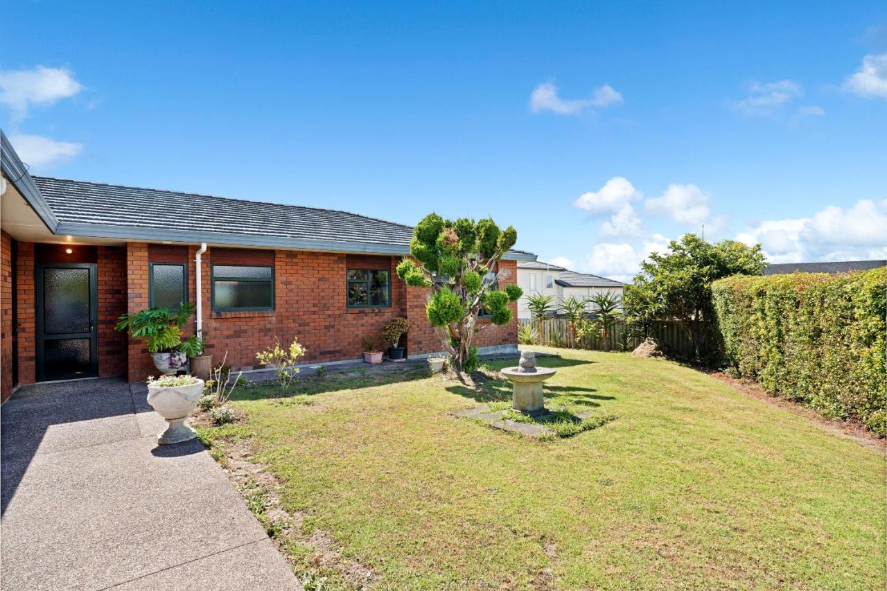 Elevated Family Sized Guest-house with Beautiful Views - B&B Auckland