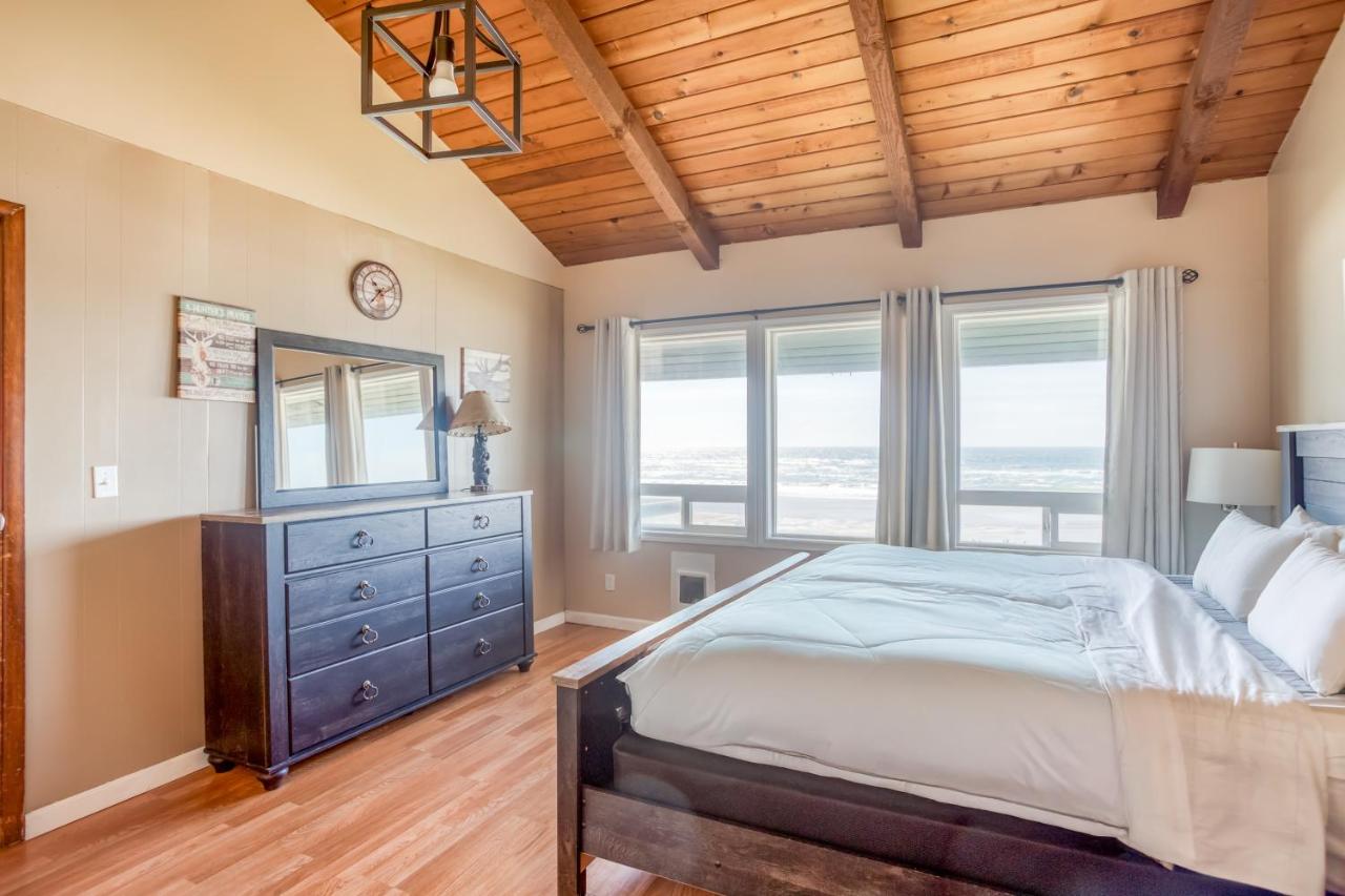 Hunting Lodge - King Suite with Kitchen