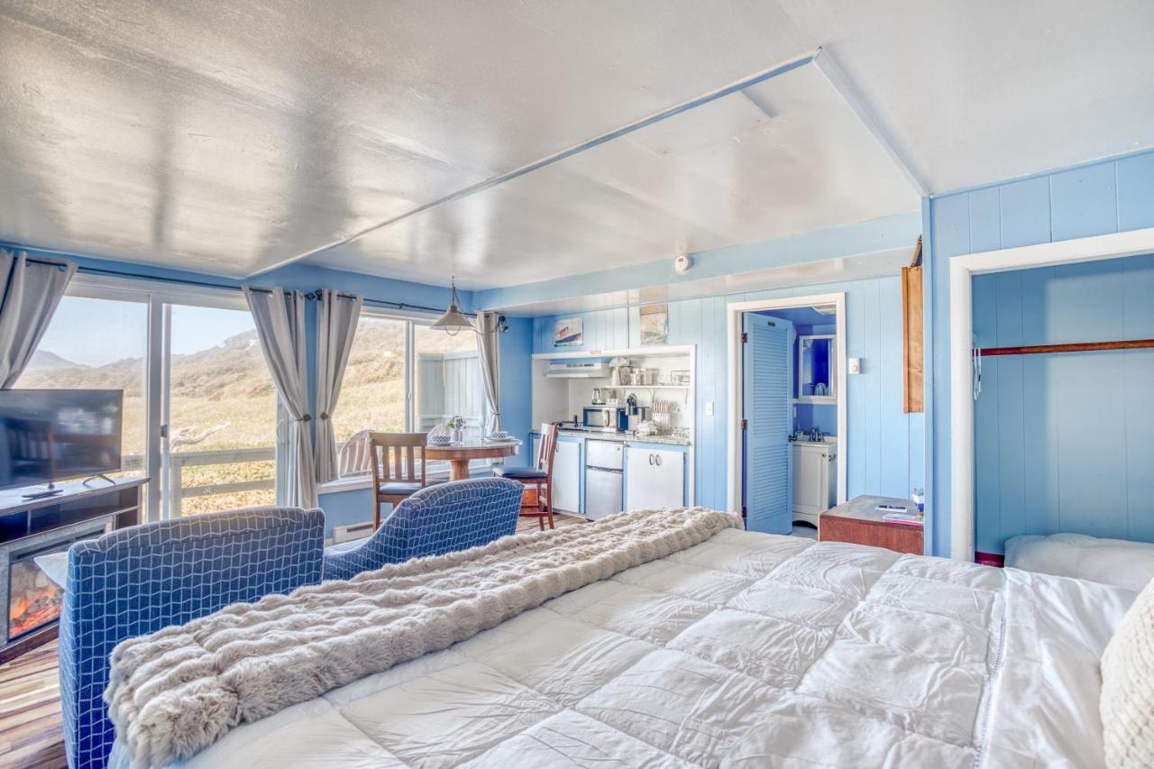 Nautical - Room with King Bed and Bunk Beds