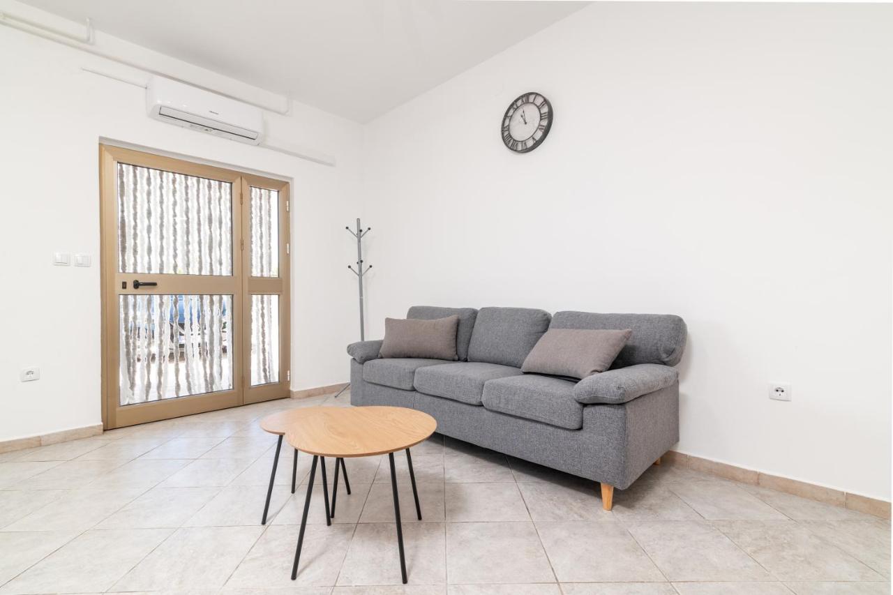 Appartamento con 2 Camere da Letto e Terrazza 