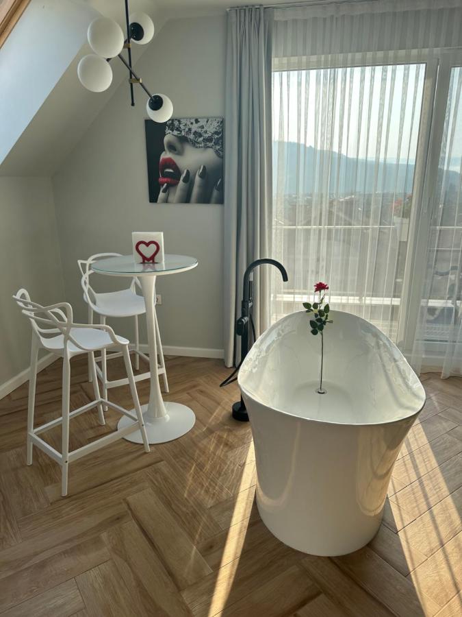 "The House" Апартаменти и Термална зона - B&B