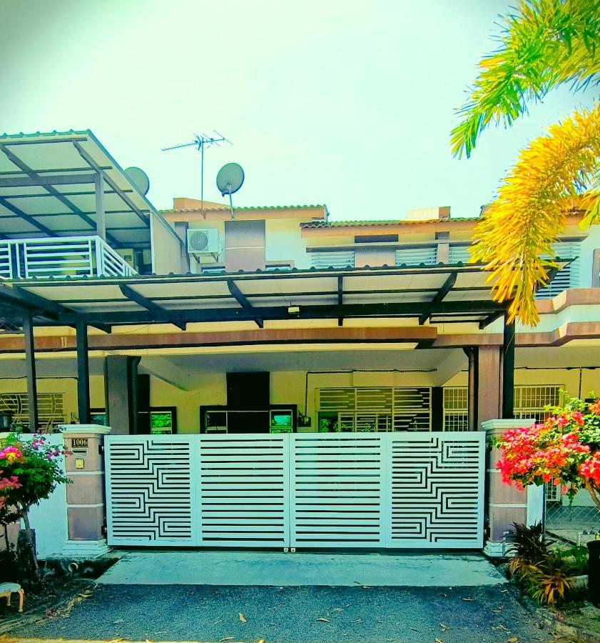 Homestay Bunga Kertas Jitra - Chambres d’hôtes Jitra