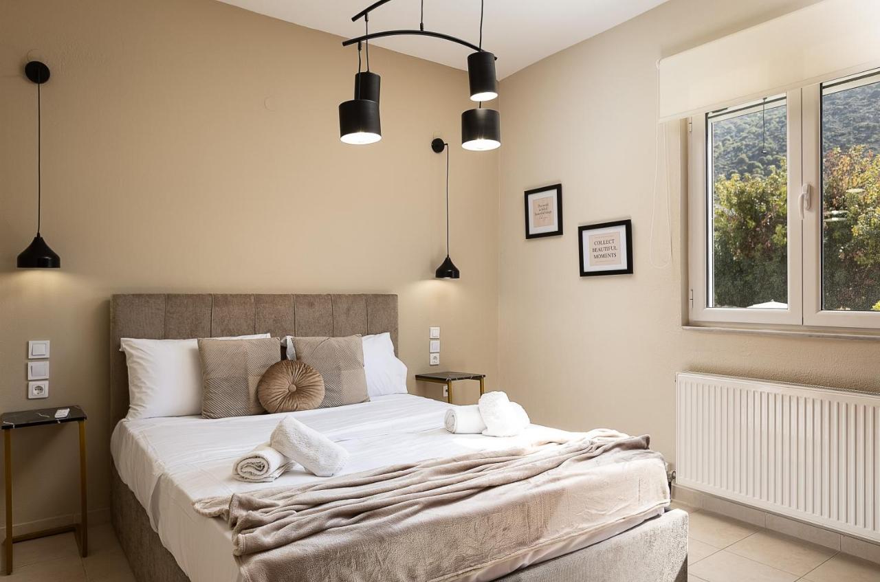 3 Bed Villa - Sleeps 6 - Pool - Terrace - Parking - Ferienwohnung Margarítai