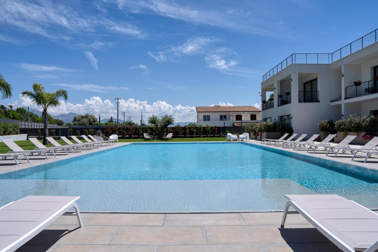 Ella Suites Apartments - Bed and Breakfast Terrasini