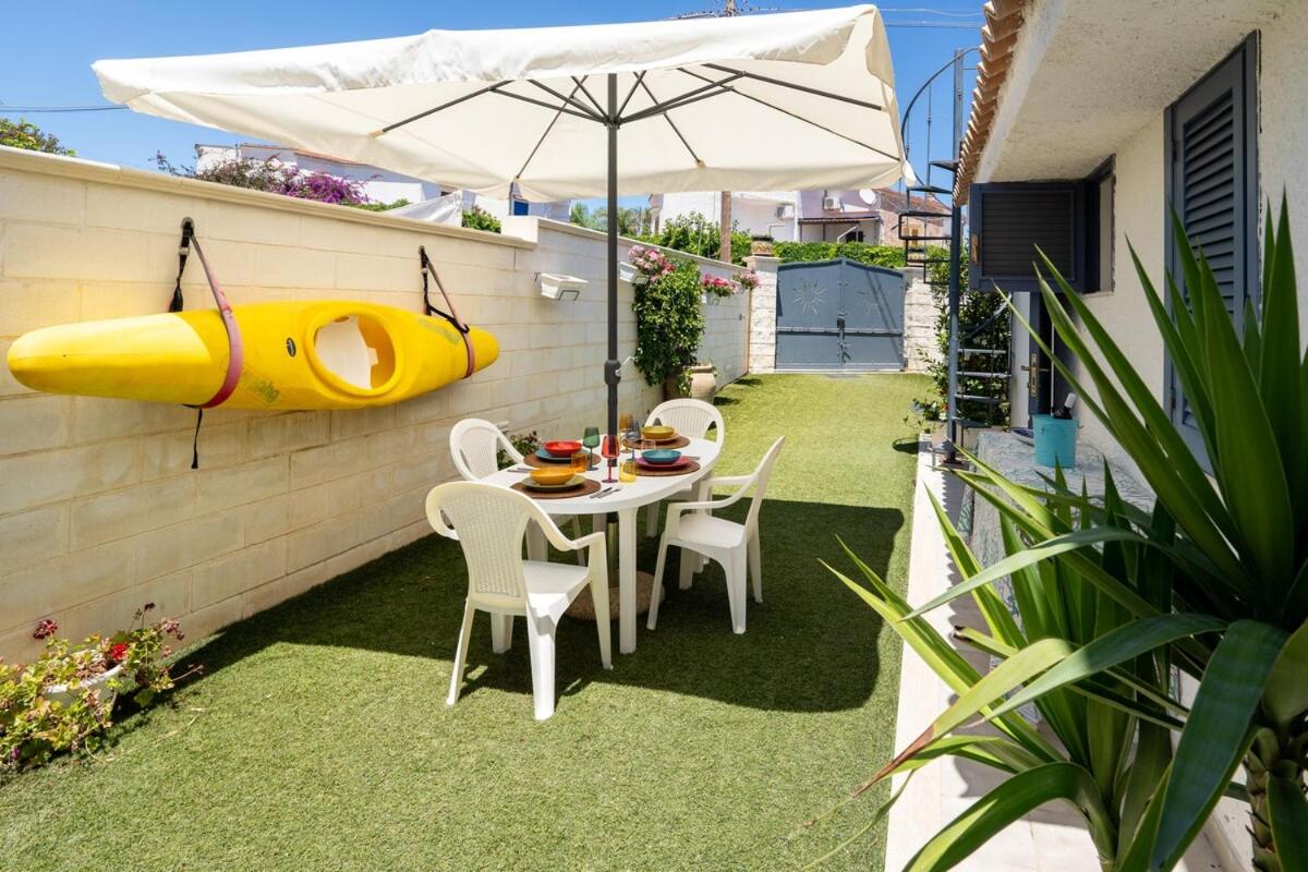 Villetta Fronte Mare con Giardino Privato - Chambres d’hôtes Fontane Bianche