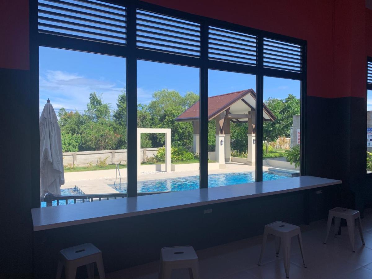 Modern Condo with Ocean Views and Pool in Panglao - B&B