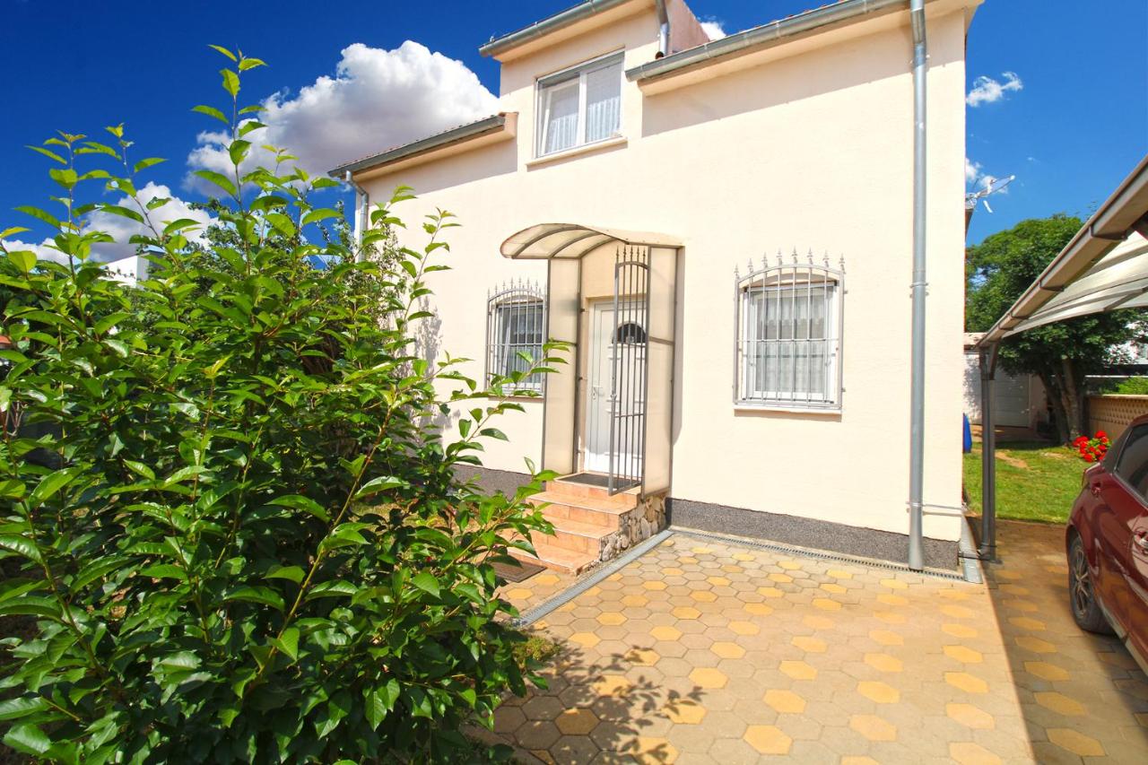 Apartment Bozana 1840 - B&B