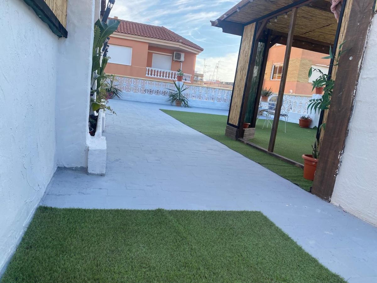 Santa Ana en la playa de lo Pagan - B&B San Pedro del Pinatar