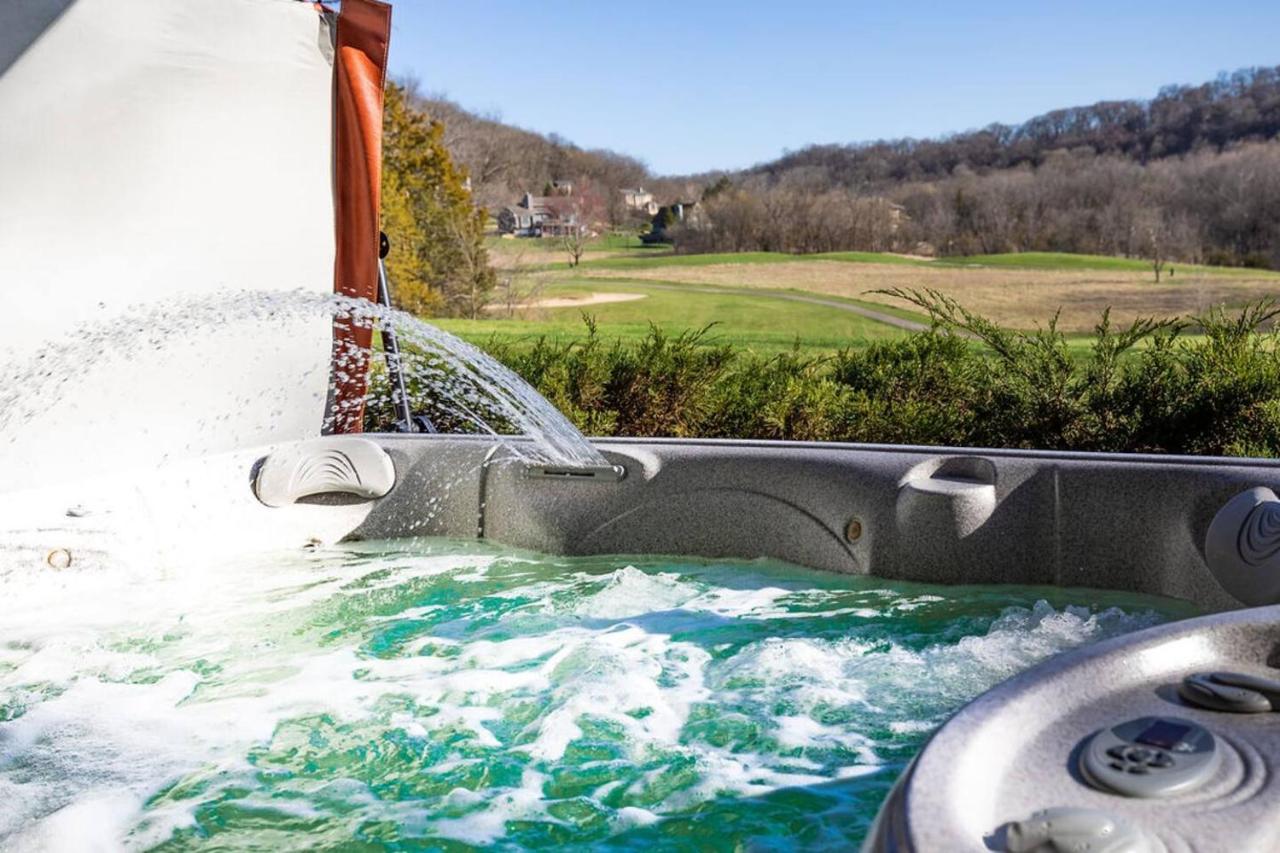 Hot Tub Golf View Fire Pit - B&B Galena