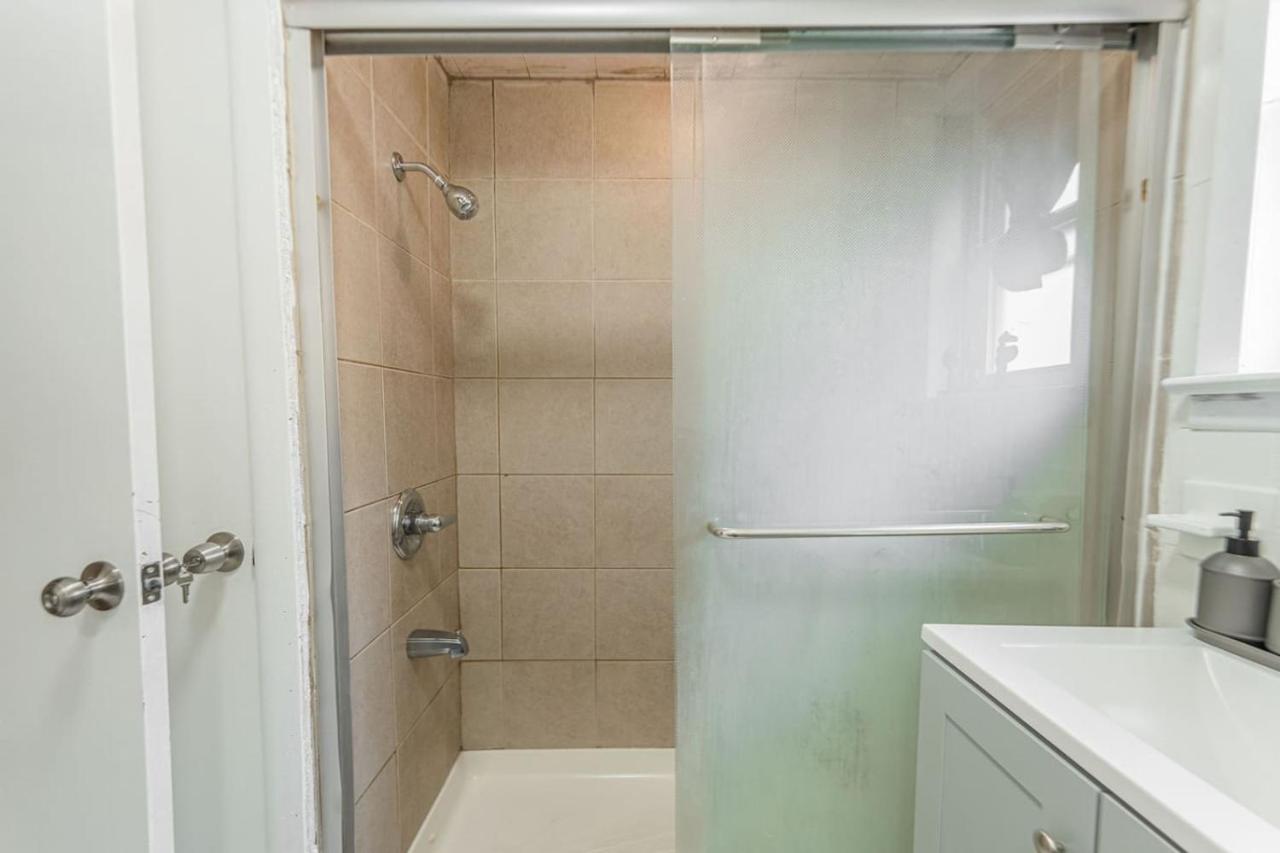 Bunk Room Walk 2 Train Shops - B&B Bayonne