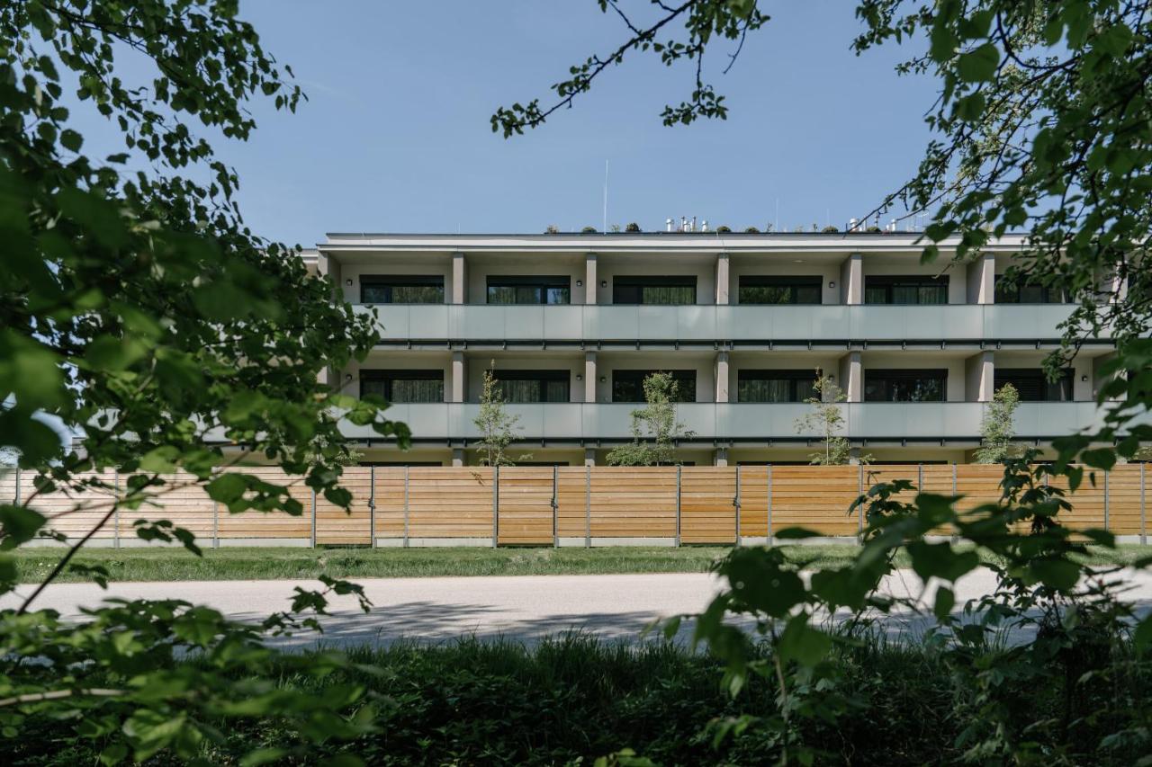 Estudio con vistas al jardín