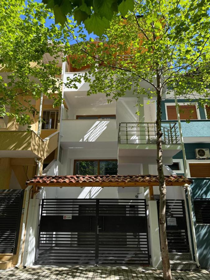 July's Beach Apartment - Bed and Breakfast Vlorë