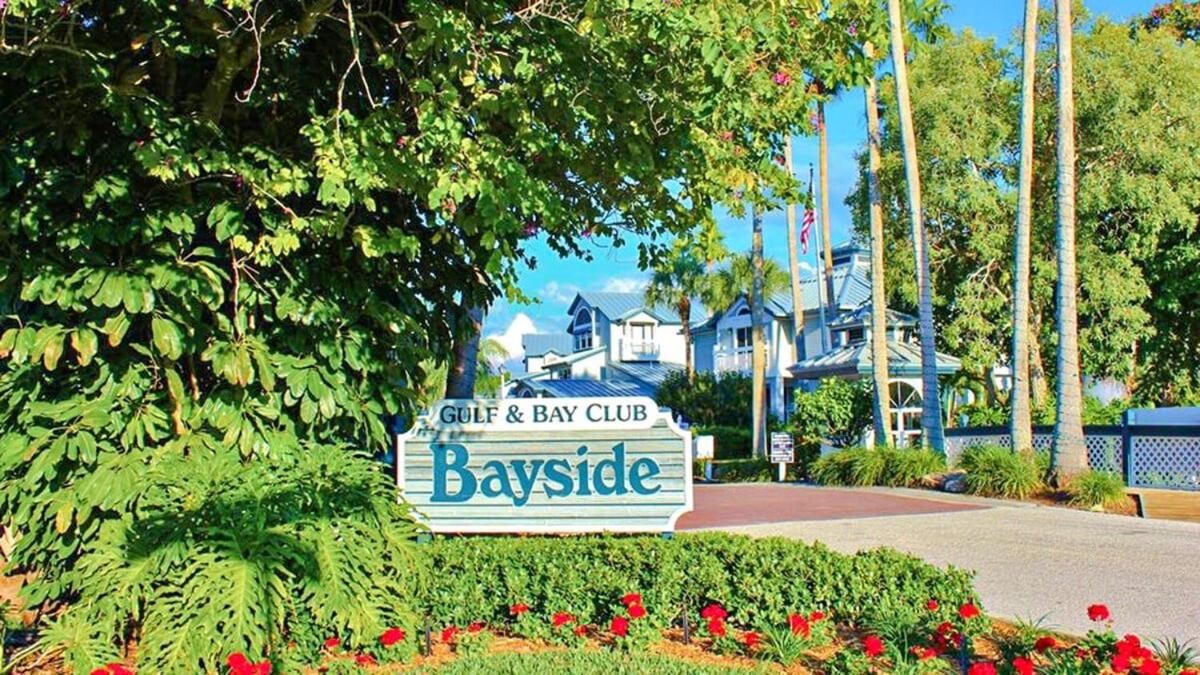 Peaceful lakefront condo on Siesta Key - Private beach access, 2 pools, tennis and pickleball courts - Ferienwohnung Siesta Key