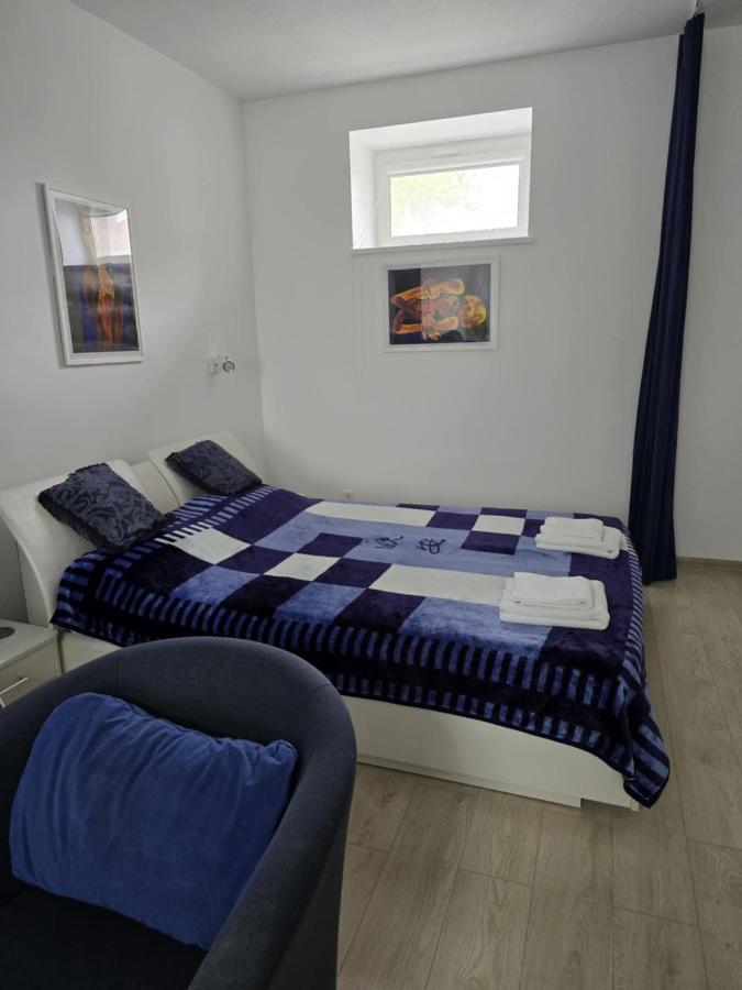 Studio (4 Adults) - Pirties street 4G