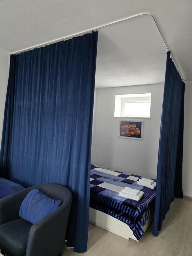 Studio (4 Adults) - Pirties street 4G