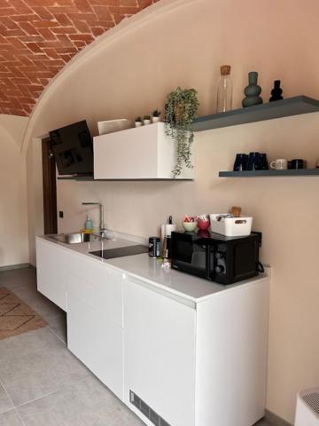 Deluxe One-Bedroom Apartment