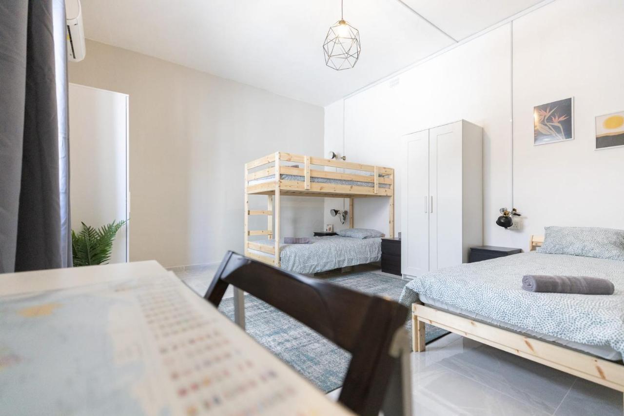 starboard gzira 4 bedroom apartment - Bed and Breakfast Ta’ Xbiex