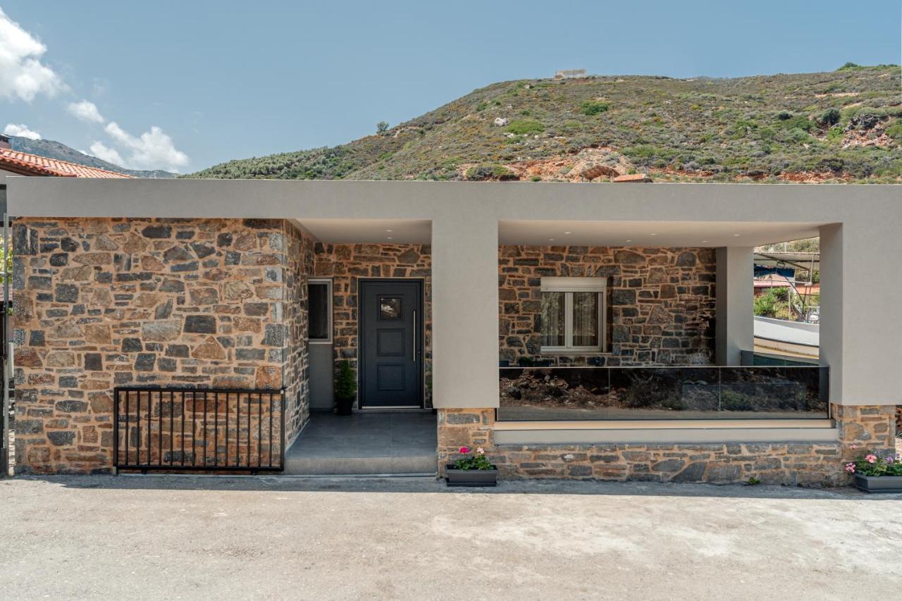 Almyra Seaside Residence 80meters from the beach - B&B