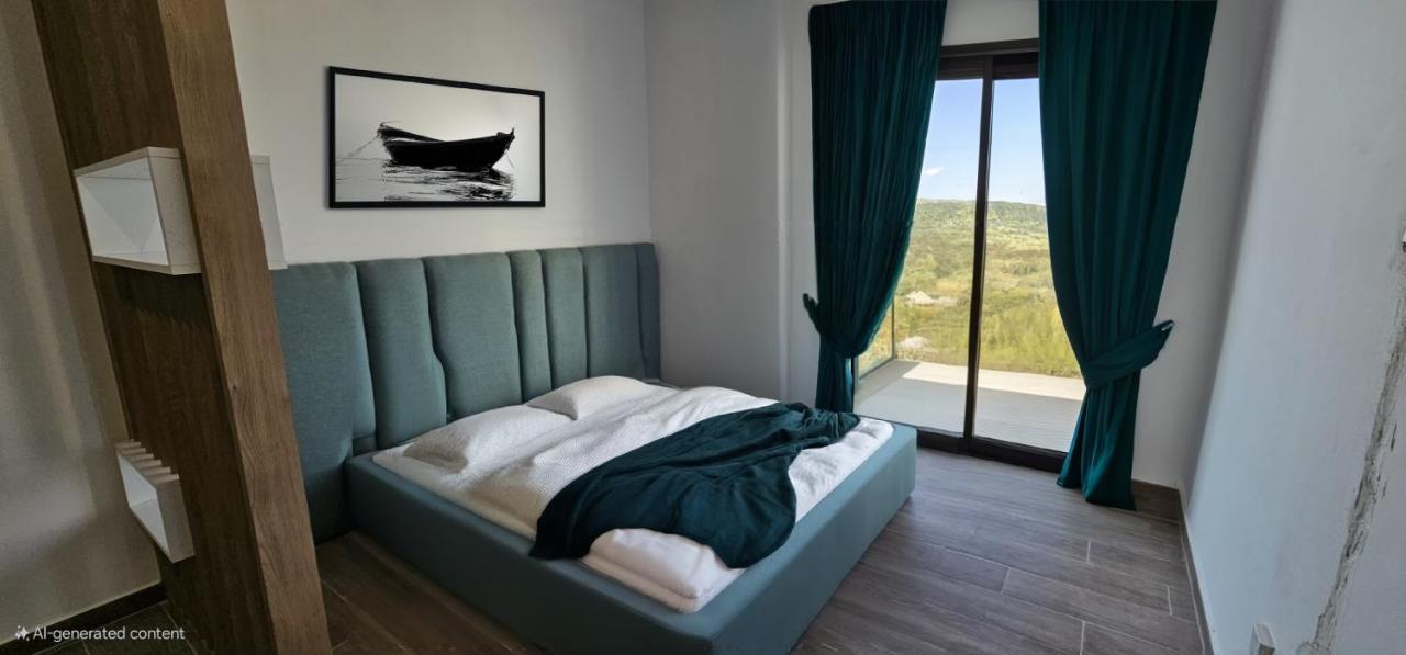 Bright Apartment Steps from the Shore - B&B Qerret